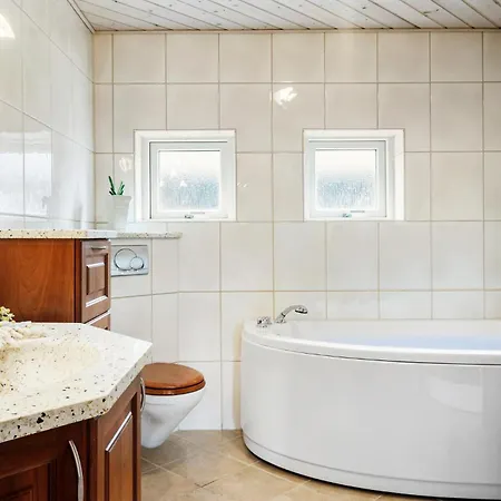 Semesterbostad 5 Bedroom Gorgeous In